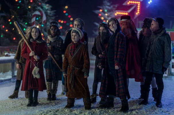 Ontvoerde kinderen in Christmasland in NOS4A2, getransformeerd in sinistere figuren.