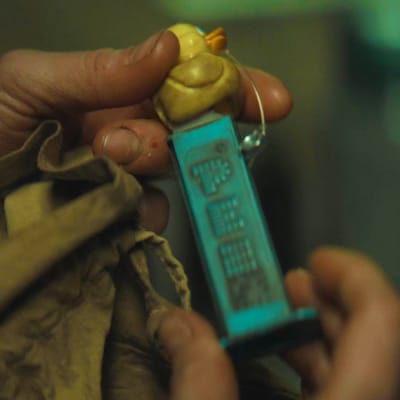 Duck Pez dispenser in Silo seizoen 2