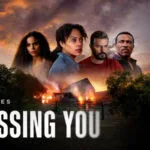 Promotieafbeelding van Missing You, de Netflix-serie gebaseerd op het boek van Harlan Coben. Vier hoofdpersonages staan afgebeeld met een brandende schuur op de achtergrond.