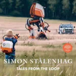 Cover van Tales from the Loop door Simon Stålenhag met robot, kind en politieauto in een veld